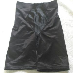 NWOT - Maidenform Body Shaper - Black